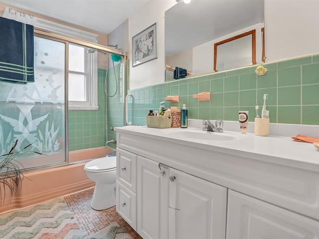 Triplex à vendre, Montréal (Saint-Laurent)